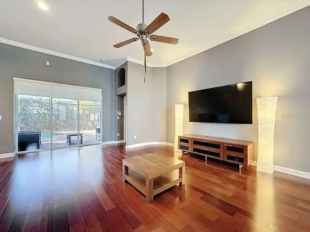 Listing Photo 12
