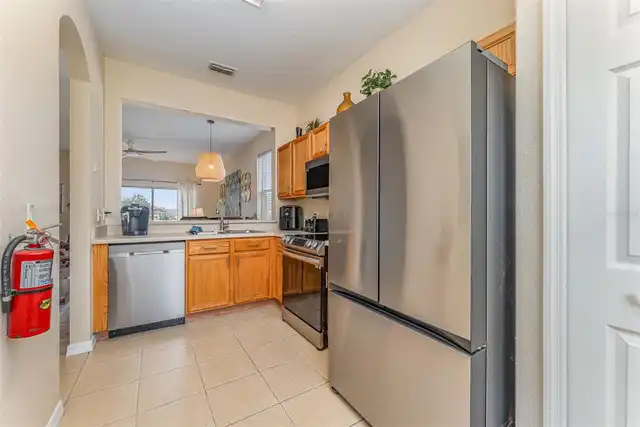 Listing Photo 11