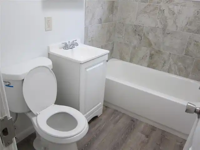 Listing Photo 14
