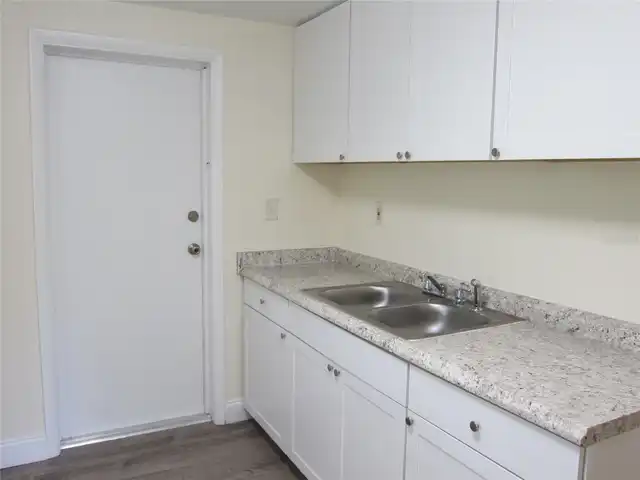 Listing Photo 16