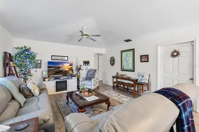 Listing Photo 14