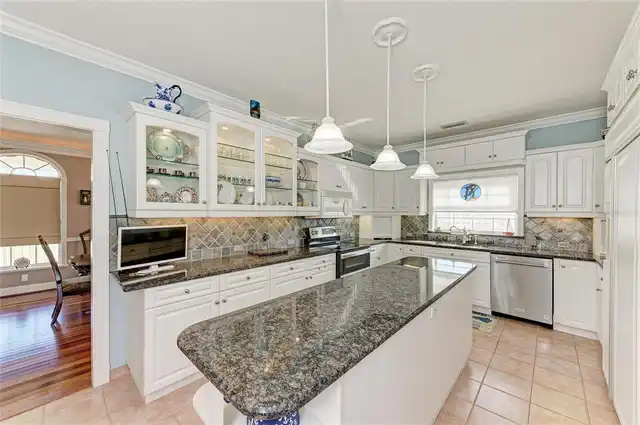 Listing Photo 15