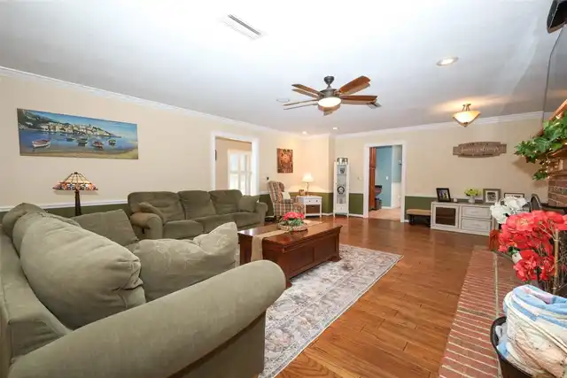 Listing Photo 10