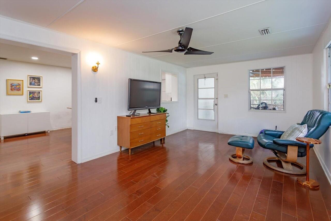 Listing Photo 14