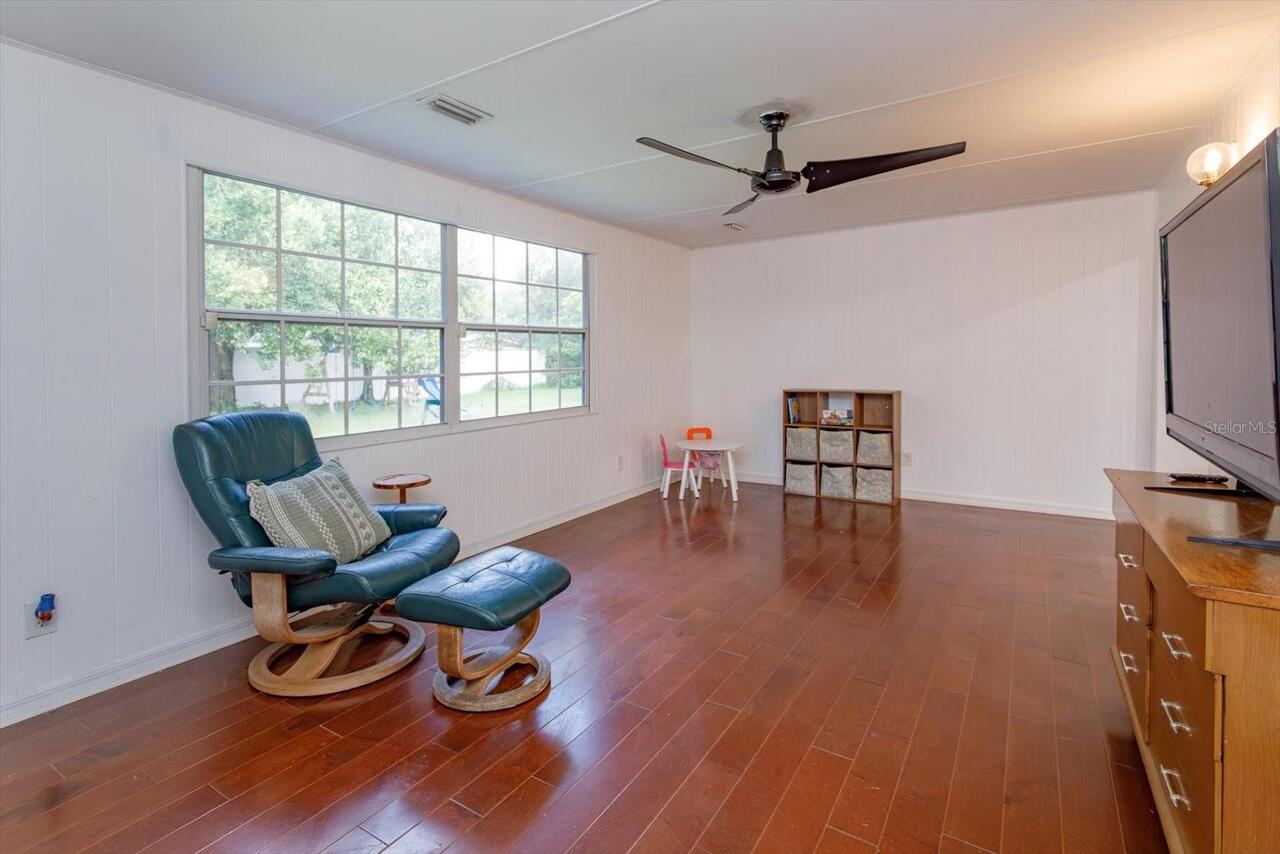Listing Photo 15