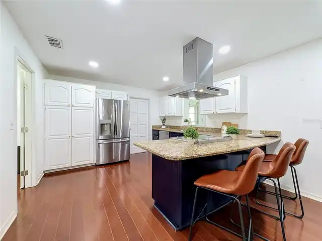 Listing Photo 11