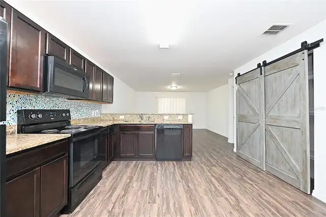Listing Photo 9