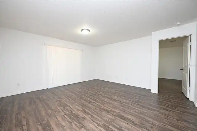 Listing Photo 14
