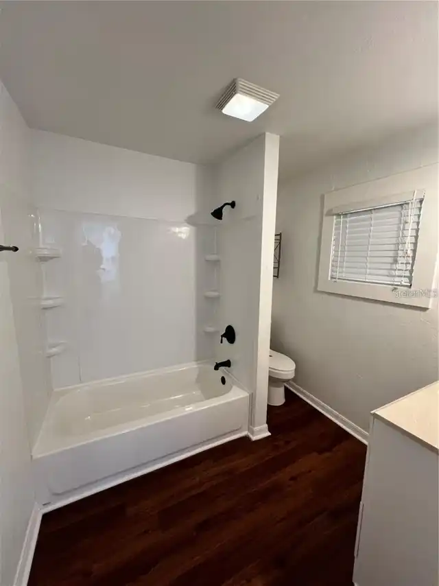 Listing Photo 9