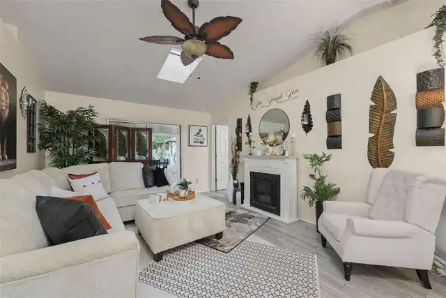 Listing Photo 11