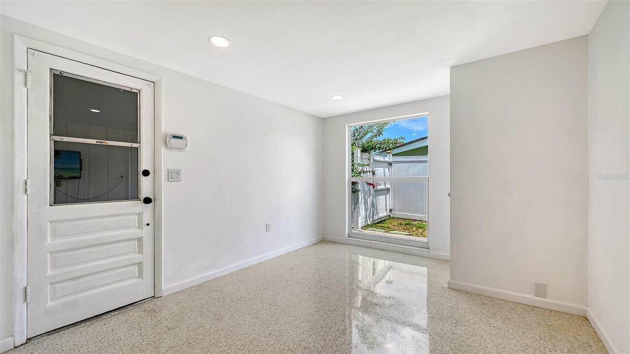 Listing Photo 16