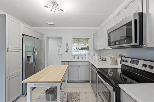 Listing Photo 11