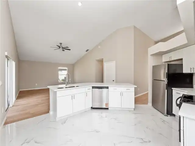Listing Photo 11