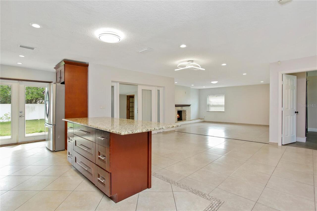 Listing Photo 11