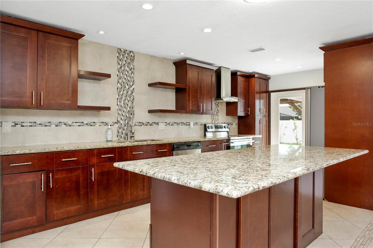 Listing Photo 12