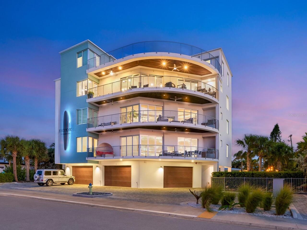 6BR, Home, 5BA, $5,000,000
Read More