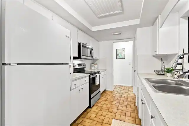 Listing Photo 10