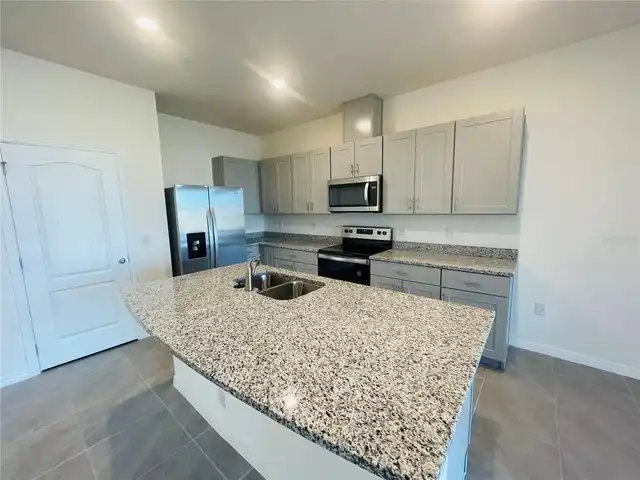 Listing Photo 8