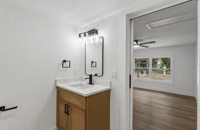 Listing Photo 10