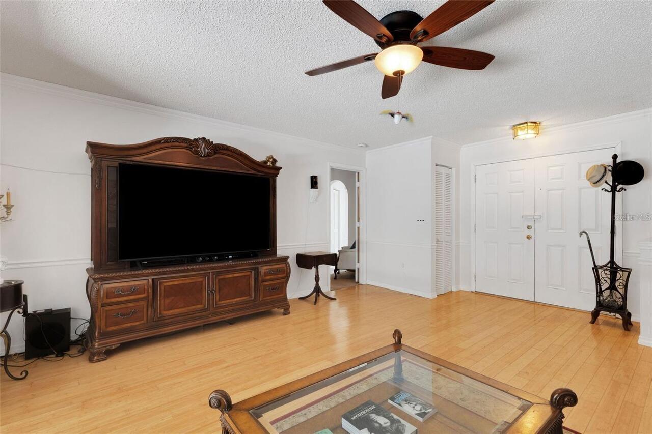 Listing Photo 12