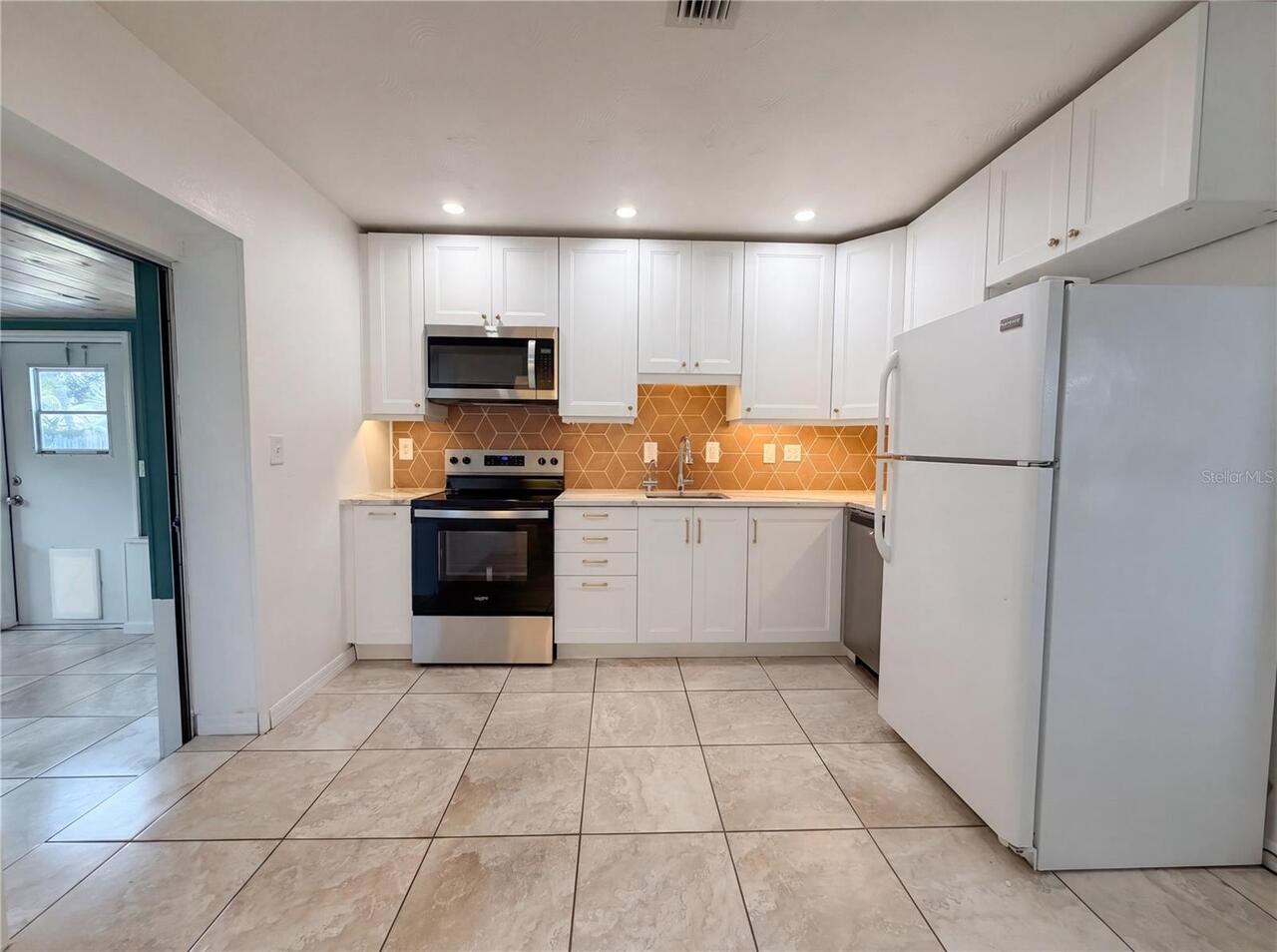 Listing Photo 11