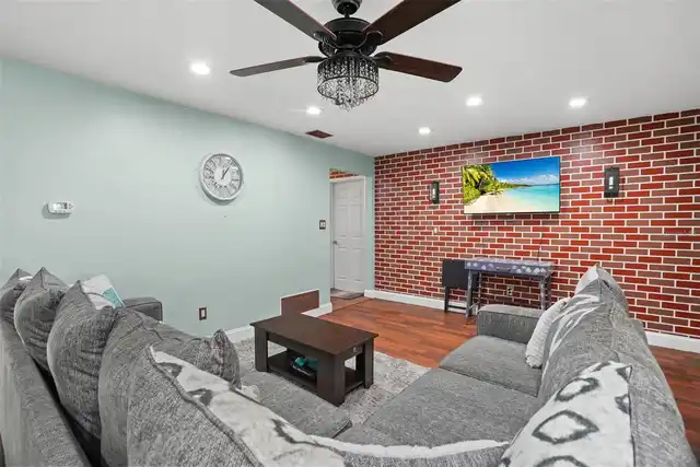 Listing Photo 8