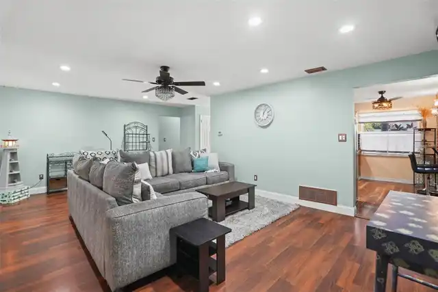 Listing Photo 10