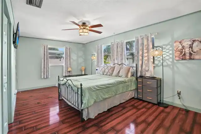 Listing Photo 11