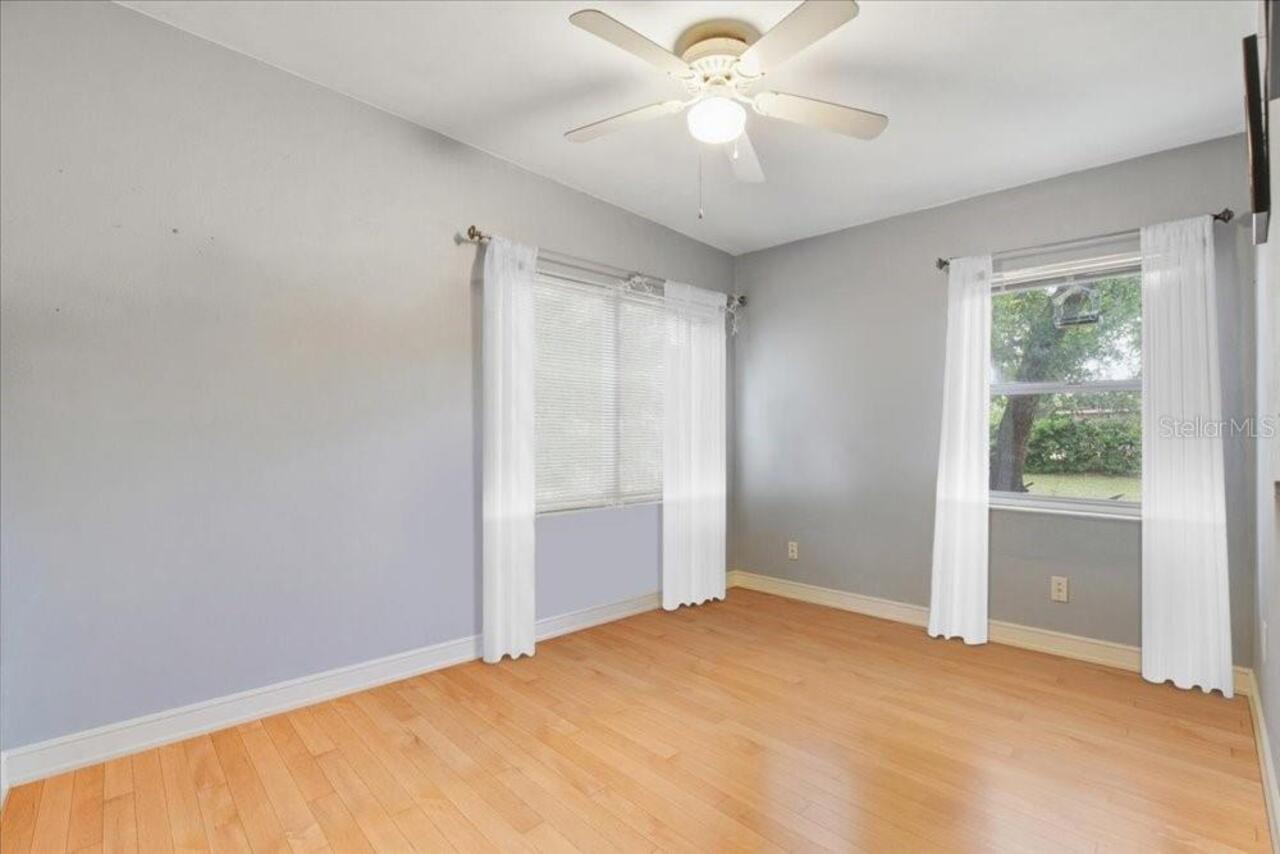 Listing Photo 12