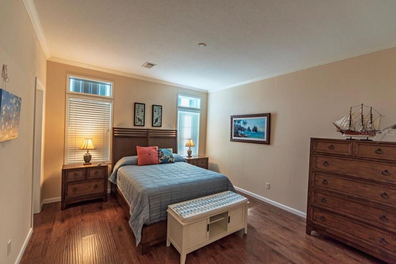 Listing Photo 10