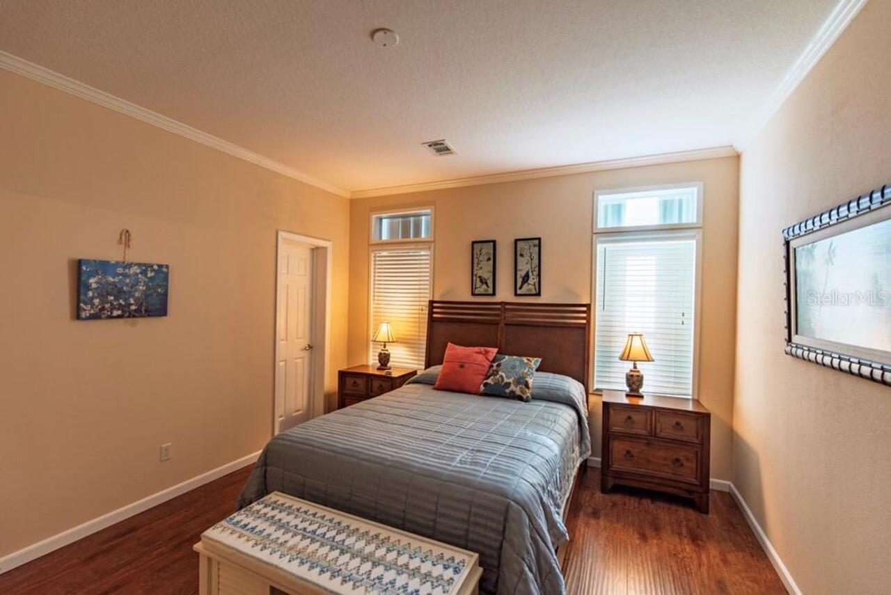 Listing Photo 11