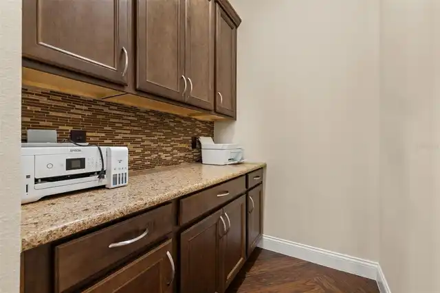 Listing Photo 11