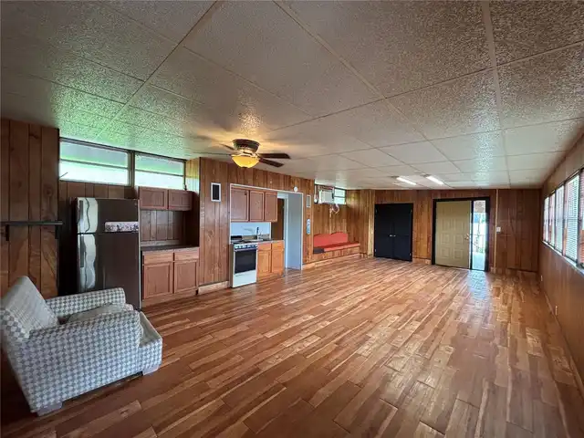 Listing Photo 9