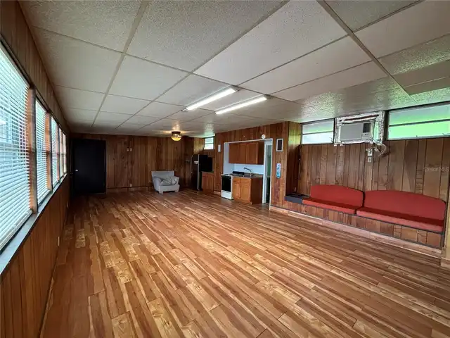 Listing Photo 10