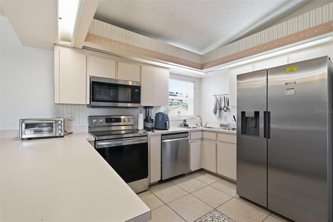 Listing Photo 11