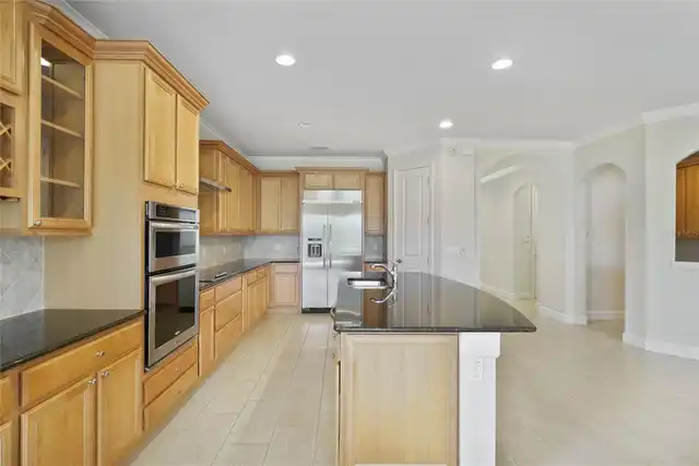 Listing Photo 8