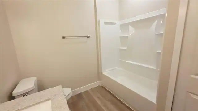 Listing Photo 18