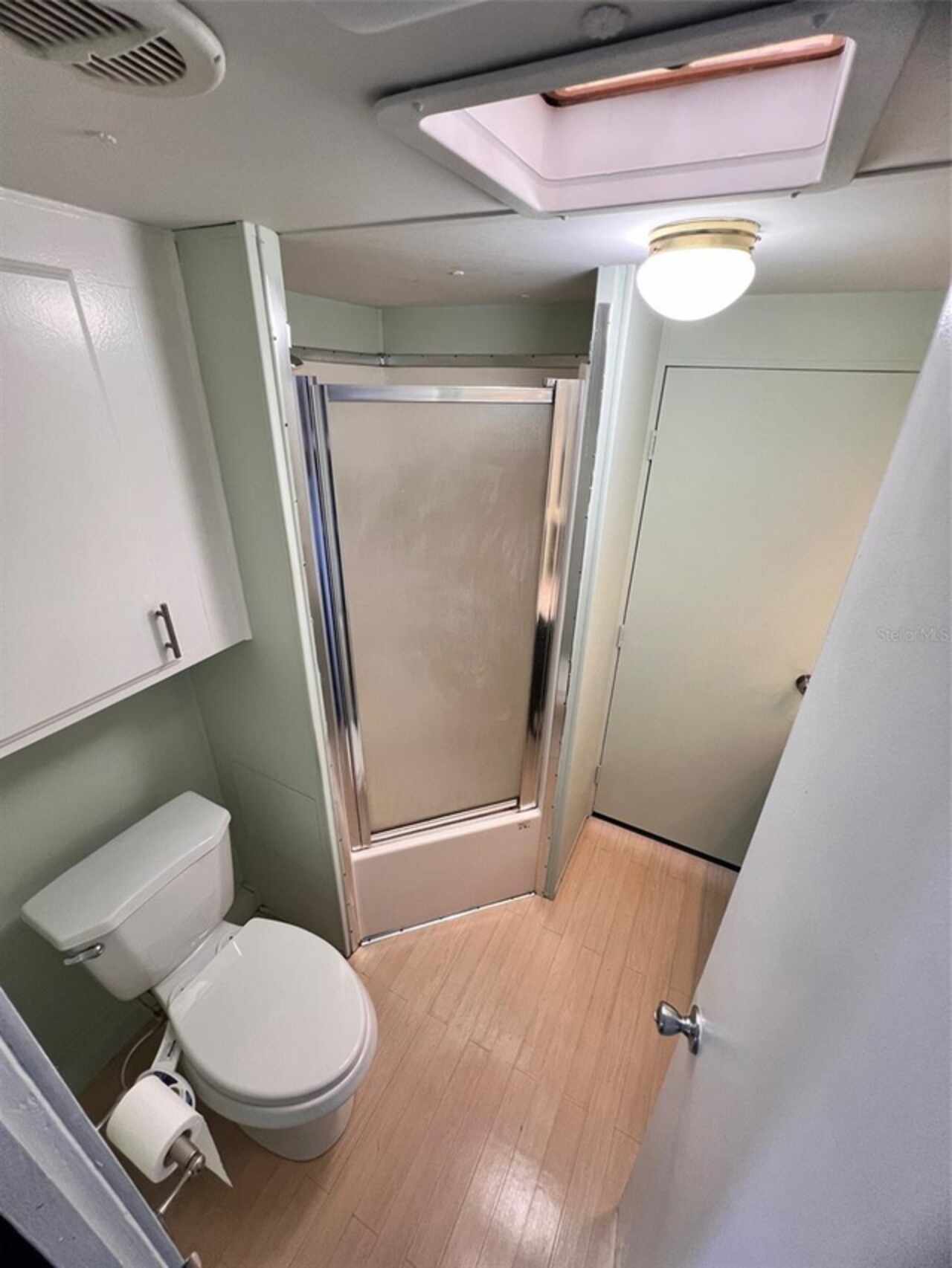 Listing Photo 10