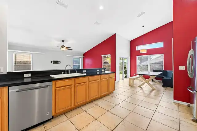 Listing Photo 9