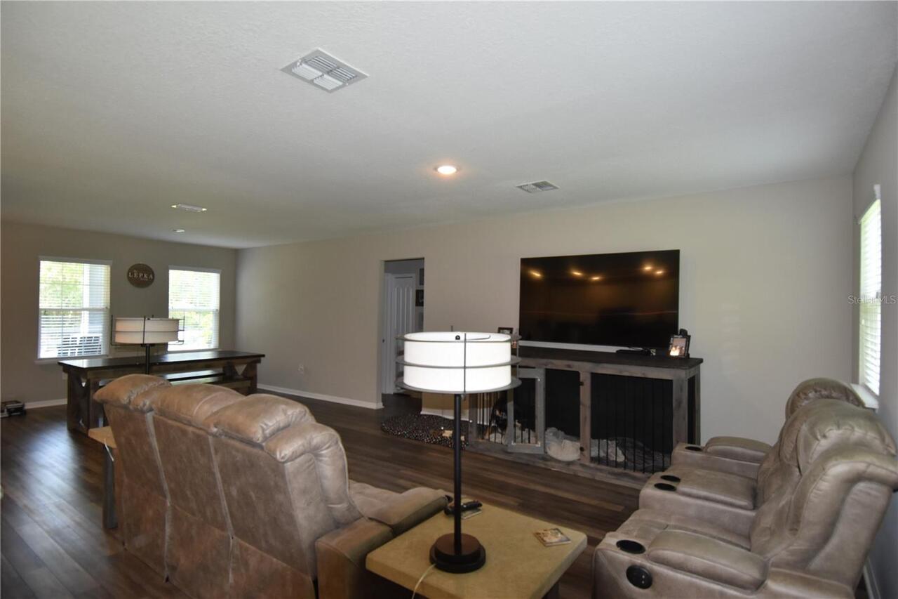 Listing Photo 8