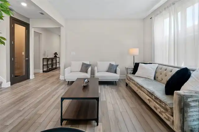 Listing Photo 12