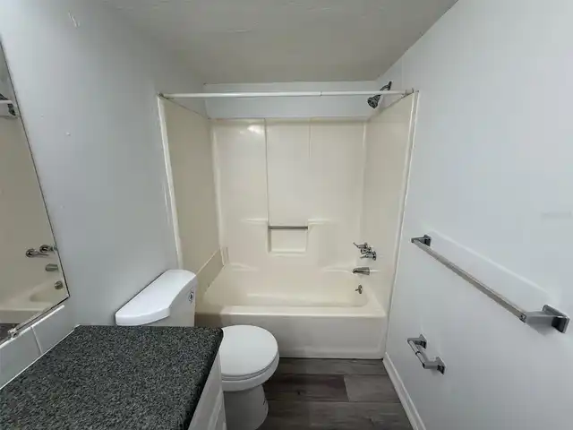 Listing Photo 10