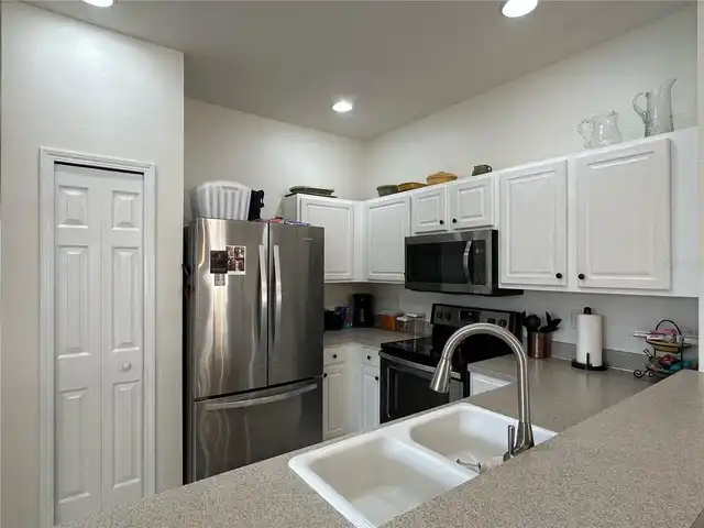 Listing Photo 11