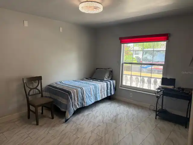 Listing Photo 11