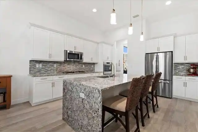Listing Photo 17
