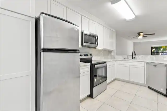 Listing Photo 10
