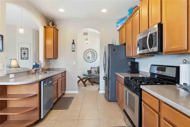 Listing Photo 9