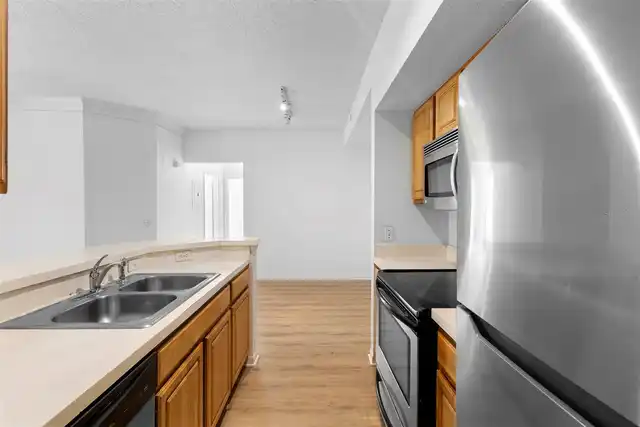 Listing Photo 7