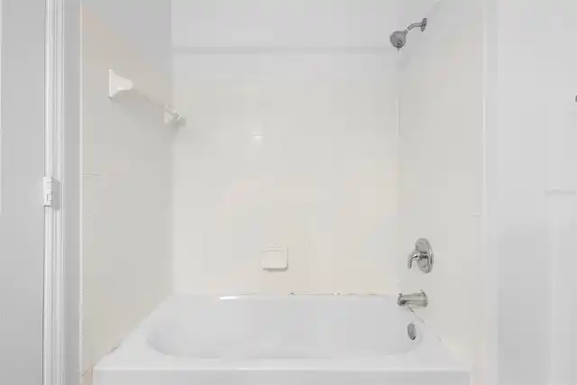Listing Photo 16