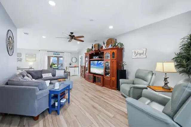 Listing Photo 16